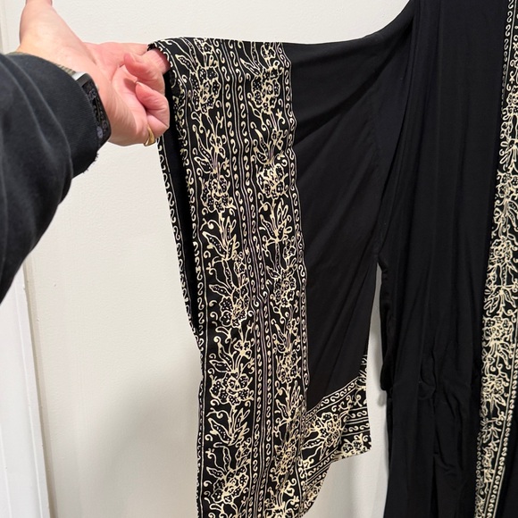 Elegant Black and White Women's Robe / swim cover up - Picture 3 of 10